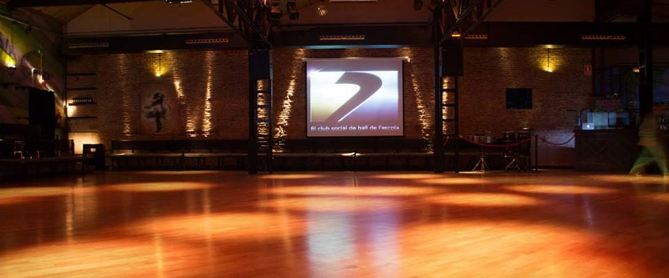 Image of the room where dance classes are held at Seven Dance.